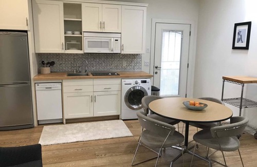 Carthay Circle House | Guest house, Historical Area, Close to Beverly Hills, and Studios