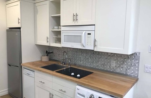 Carthay Circle House | Guest house, Historical Area, Close to Beverly Hills, and Studios