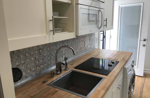 Carthay Circle House | Guest house, Historical Area, Close to Beverly Hills, and Studios