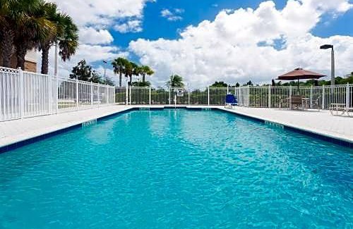 Fort Pierce Hotel | Holiday Inn Express Hotel & Suites Fort Pierce West, an IHG Hotel