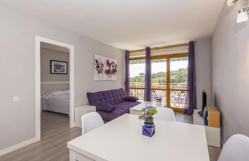 Santa Susanna Apartment | HomeHolidaysRentals Regard