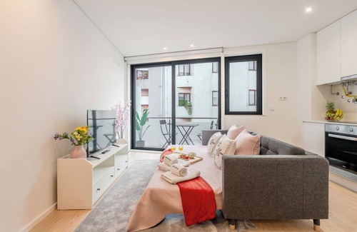 Leca da Palmeira Apartment | HostWise - Stylish Studios w/Balcony and Parking