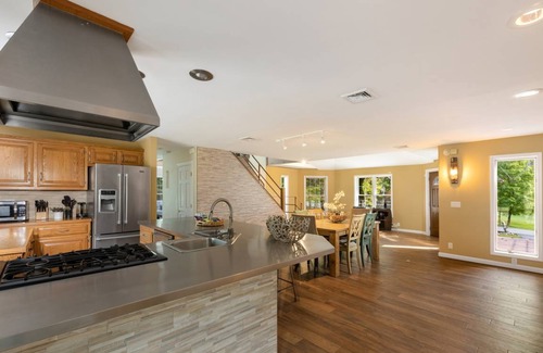 Monroe House | House ∙ 3 bedrooms ∙ 9 guests