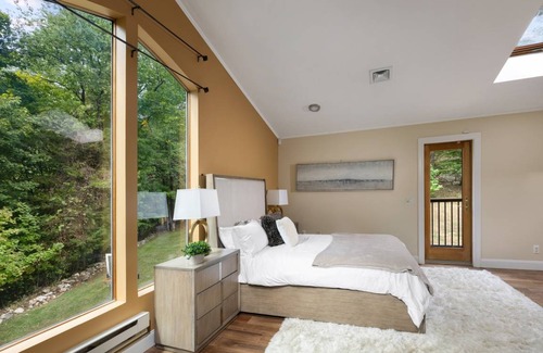 Monroe House | House ∙ 3 bedrooms ∙ 9 guests