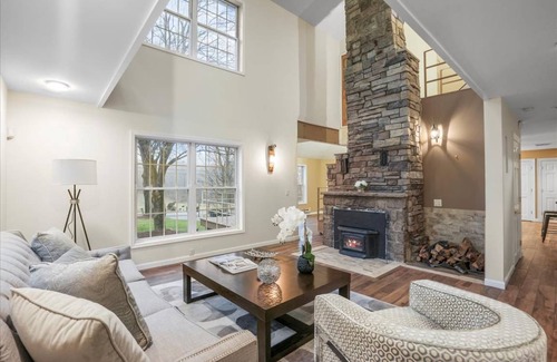 Monroe House | House ∙ 3 bedrooms ∙ 9 guests