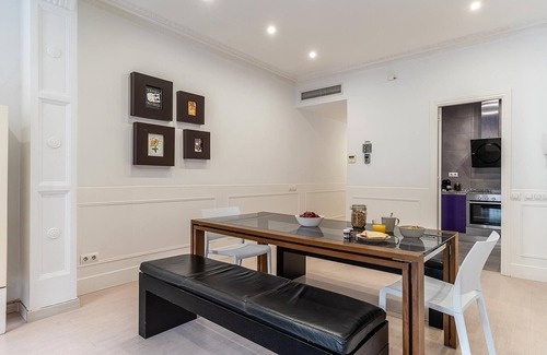 Eixample Apartment | In the heart of Eixample, in a pedestrian area, ideal for families.