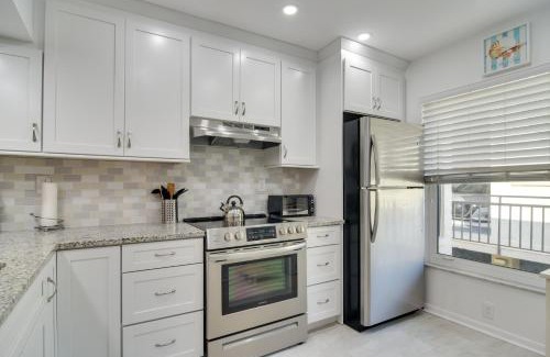 Casa del Mar Apartment | Isla Del Sol Condo about 2 Miles to St Pete Beach!