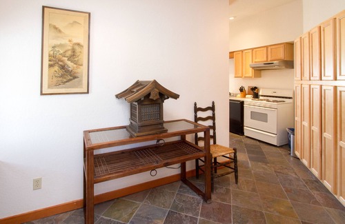 Mendocino Apartment | King suite overlooking Mendocino Village