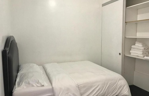 Sunset Junction Apartment | LARGE Studio Apt in Silverlake on Sunset Blvd!