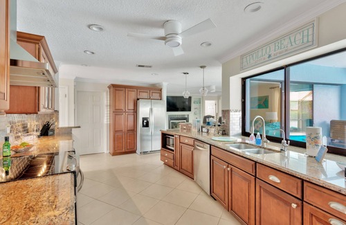 Apollo Beach House | Last minute fall cancellation=fall Special