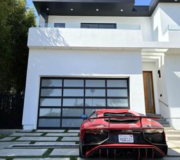 Mid City Villa | Luxurious Retreat - Modern House with Pool