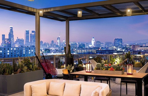 Arts District Apartment | Luxury DTLA Oasis. 1BR Apt. View, Pool + Gym.
