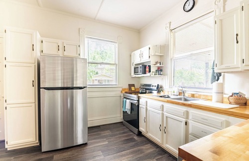 Five Points South House | MEET GENEVIEVE! The 100 year old craftsman less than ONE MILE from UAB & ASC!