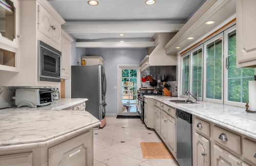 Greater Wilshire - Hancock Park House | Melrose Ave Highland Haven Estate + Pool