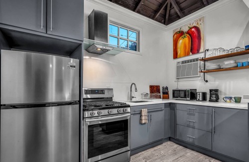 Mid City House | New! Villa Victoria Historic LaFayette Square
