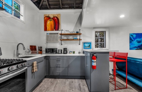 Mid City House | New! Villa Victoria Historic LaFayette Square