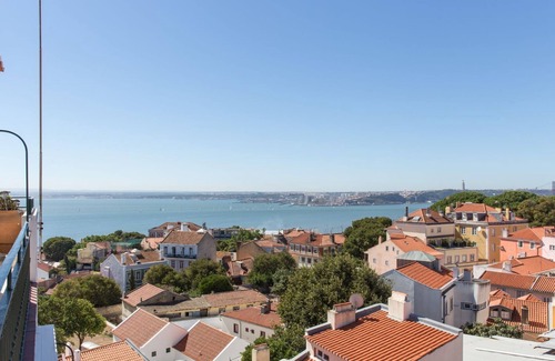 Santa Maria Maior Apartment | Penthouse Terrace 360º Lisbon View by LovelyStay