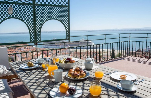 Santa Maria Maior Apartment | Penthouse Terrace 360º Lisbon View by LovelyStay