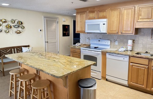 Orange Beach East Condo | Phoenix X 3 BR, Oct-Dec 150-160; Great Reviews. Indoor and outdoor pools,