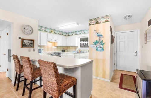 Orange Beach East Condo | Portside 204- Best of Beach & Bay