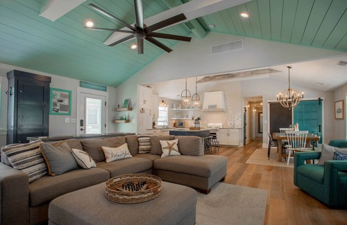 Rehoboth Beach House | Private Pool/FirePit 6BR Sleeps 16 Easy Bike/Walk to Downtown Rehoboth Beach