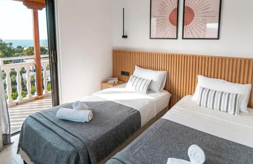 Alikanas Apartment | Relaxing Sea View Studio at Xenios Avlais