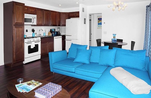 Downtown Palm Springs Condo | Retro Modern Condo With Mountain View, Walk to Downtown, Free WiFi