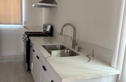 Koreatown Hostel | San Marino guest house