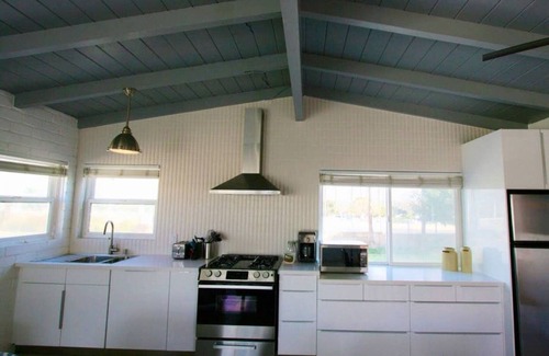 Santa Ana Heights Apartment | Seashore Up · Whitewater view Luxury condo