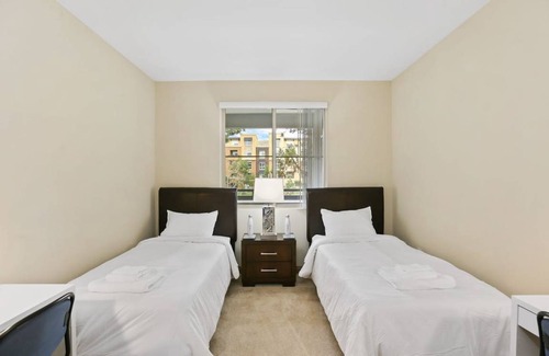Irvine Business Complex Other | Shared room ∙ 1 bedroom ∙ 1 guest