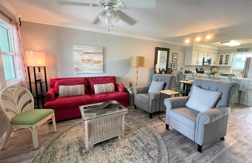 Orange Beach East Condo | Splash into summer at Jubilee Landing-boat friendly-pool-Orange Beach