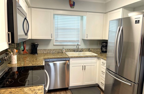 Orange Beach East Condo | Spring Break Ready-Boat Friendly-Pool-sleeps 4