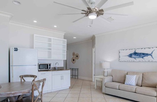 Orange Beach House | Stunning luxury home w. pool + direct beach access