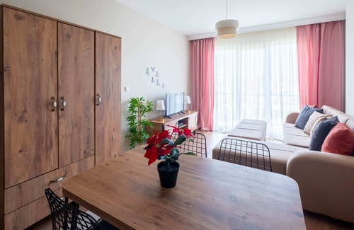 Atasehir Apartment | Stylish Studio Flat with City View in Atasehir