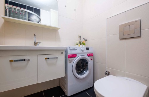 Atasehir Apartment | Stylish Studio Flat with City View in Atasehir
