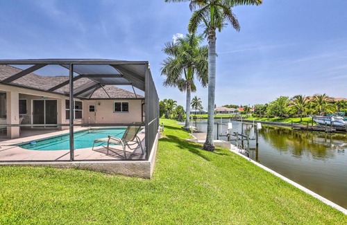 Caloosahatchee House | Sun-Lit Gem with Lanai, Hot Tub and Boat Dock!