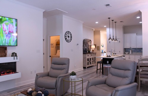 Long Beach House | The All-American Summer Getaway in the Heart of Long Beach! Open floor plan