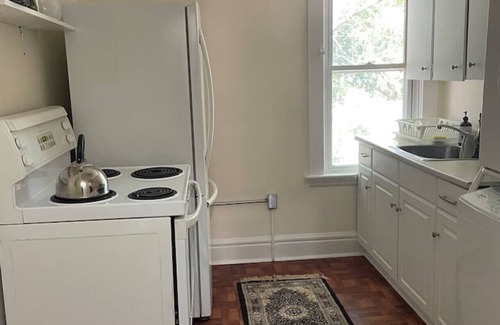 London Apartment | Unique Boho Unit Close to Downtown