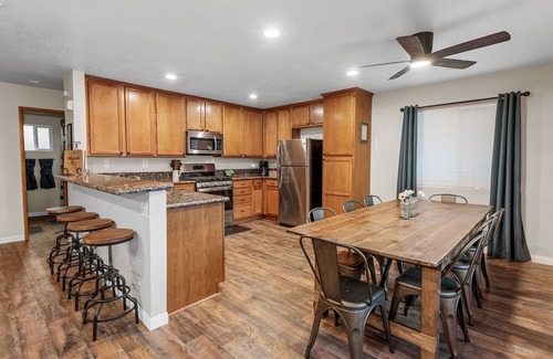 Sugarloaf House | "Vista Pines" w/Hot Tub, Deck, Arcades, King Bed, & BBQ-Dog Friendly