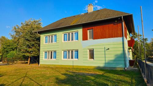Gardony Hostel | Yellow Bridge Vendégház