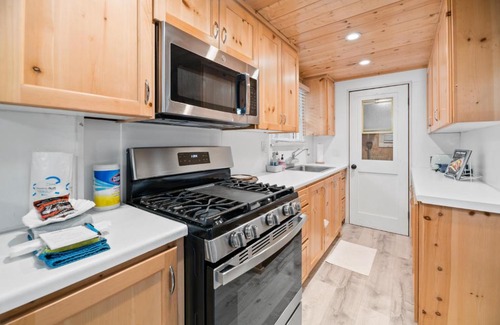 Sugarloaf House | Yoda Maple Cabin