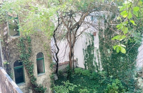 Castle Hill Condo | Your Worry Free Apartment Close To Parliament