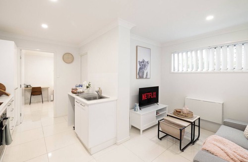 Rocklea Apartment | 1 Bdr Apt w/AC & Kitchen | Parking | 216F1