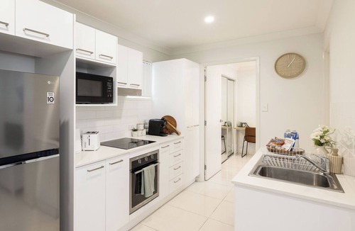 Rocklea Apartment | 1 Bdr Apt w/AC & Kitchen | Parking | 216F1