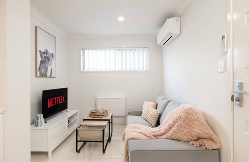 Rocklea Apartment | 1 Bdr Apt w/AC & Kitchen | Parking | 216F1