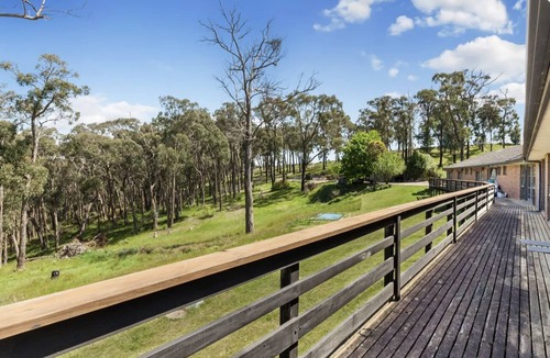Heathcote Junction Apartment | 1 bedroom studio very quiet with farm view in Heathcote junction.