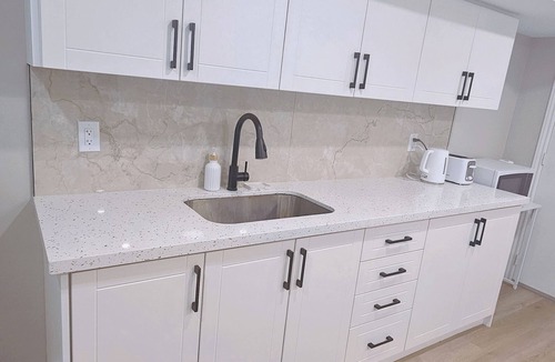 Halton Regional Municipality Apartment | 1 Bedroom Suite + Kitchenette