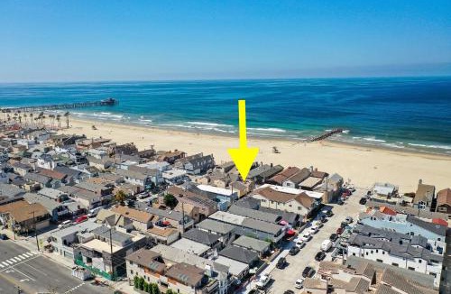 West Newport House | 1 House from the Sand with Rooftop Deck on 28th Street