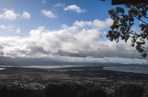 Mount Rumney House | 1 Seaviews Possum Mt Rumney Escapes