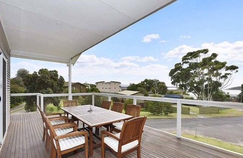 Encounter Bay House | 1 Viking St - Spacious Family Home with Sea Views